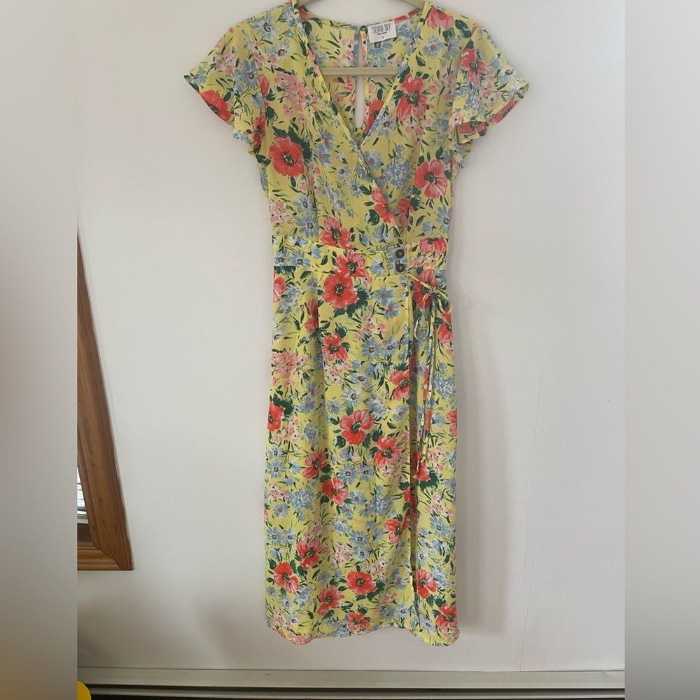 Sienna sky floral yellow flutter sleeve dress v-neck S